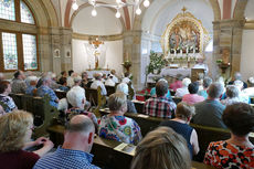 Nachfeier des Mährisch-Neustädter Wachsstockfestes an der Weingartenkapelle (Foto: Karl-Franz Thiede)